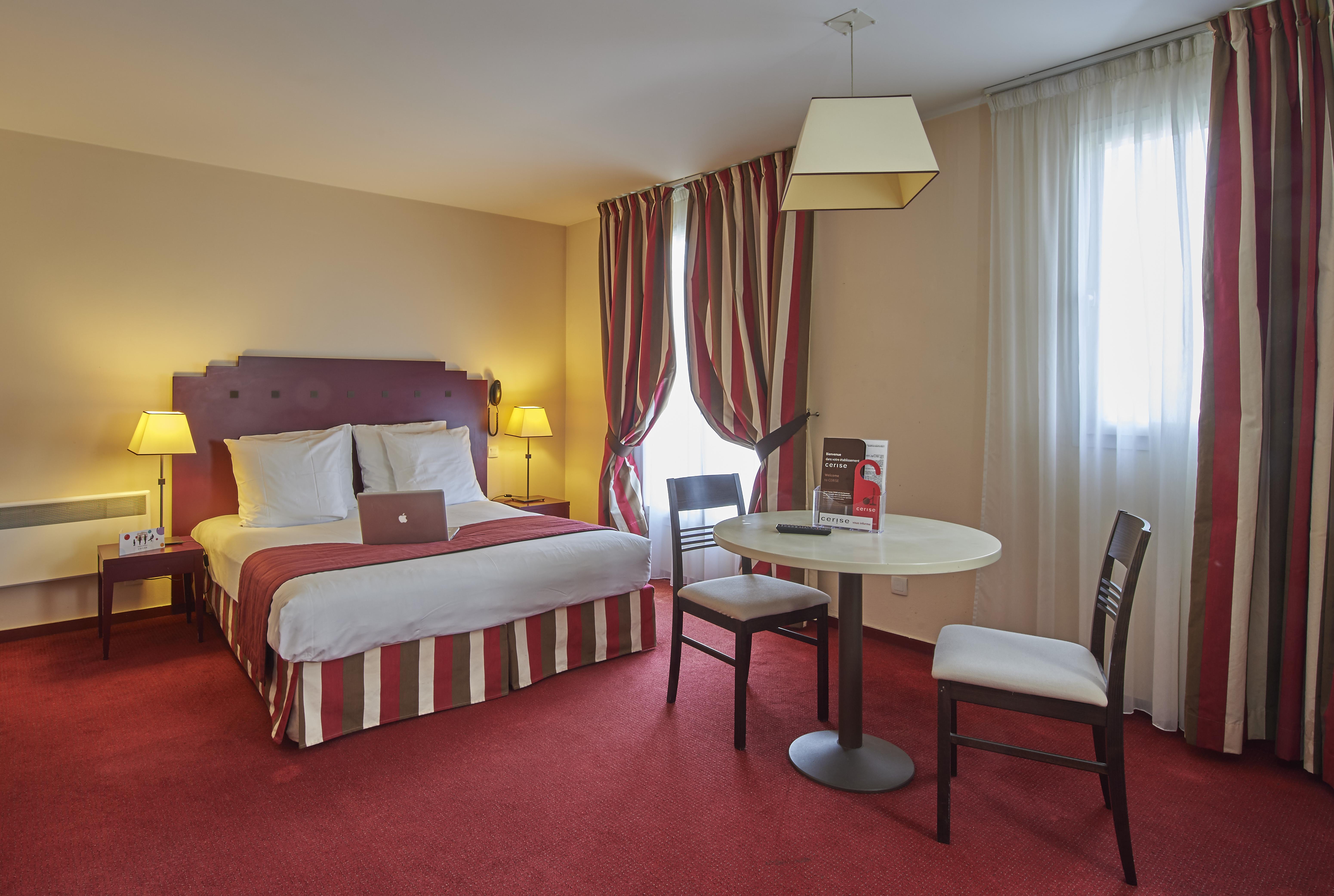 Hotel Cerise Chatou Esterno foto