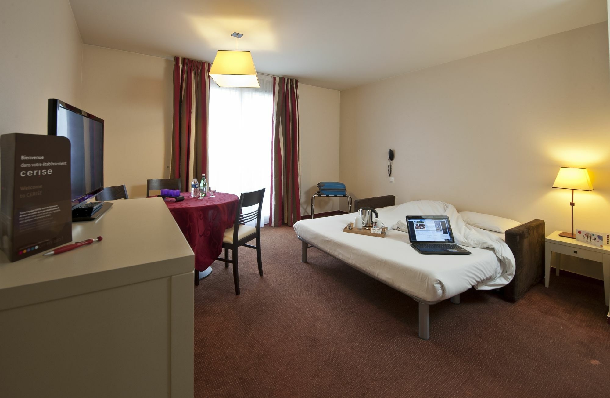 Hotel Cerise Chatou Esterno foto